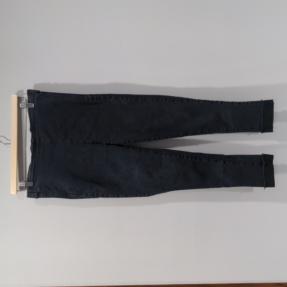 Free People Women's High Waisted Raw Hem Jeggings Size 31 Black Stretchy *Flaw*